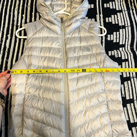 The North Face Light Gray 700 Full Vest - Picture 8 of 15